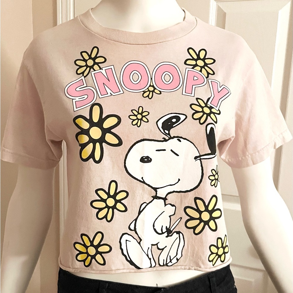 Peanuts Snoopy Light Pink Ladies  T-Shirt Size Small